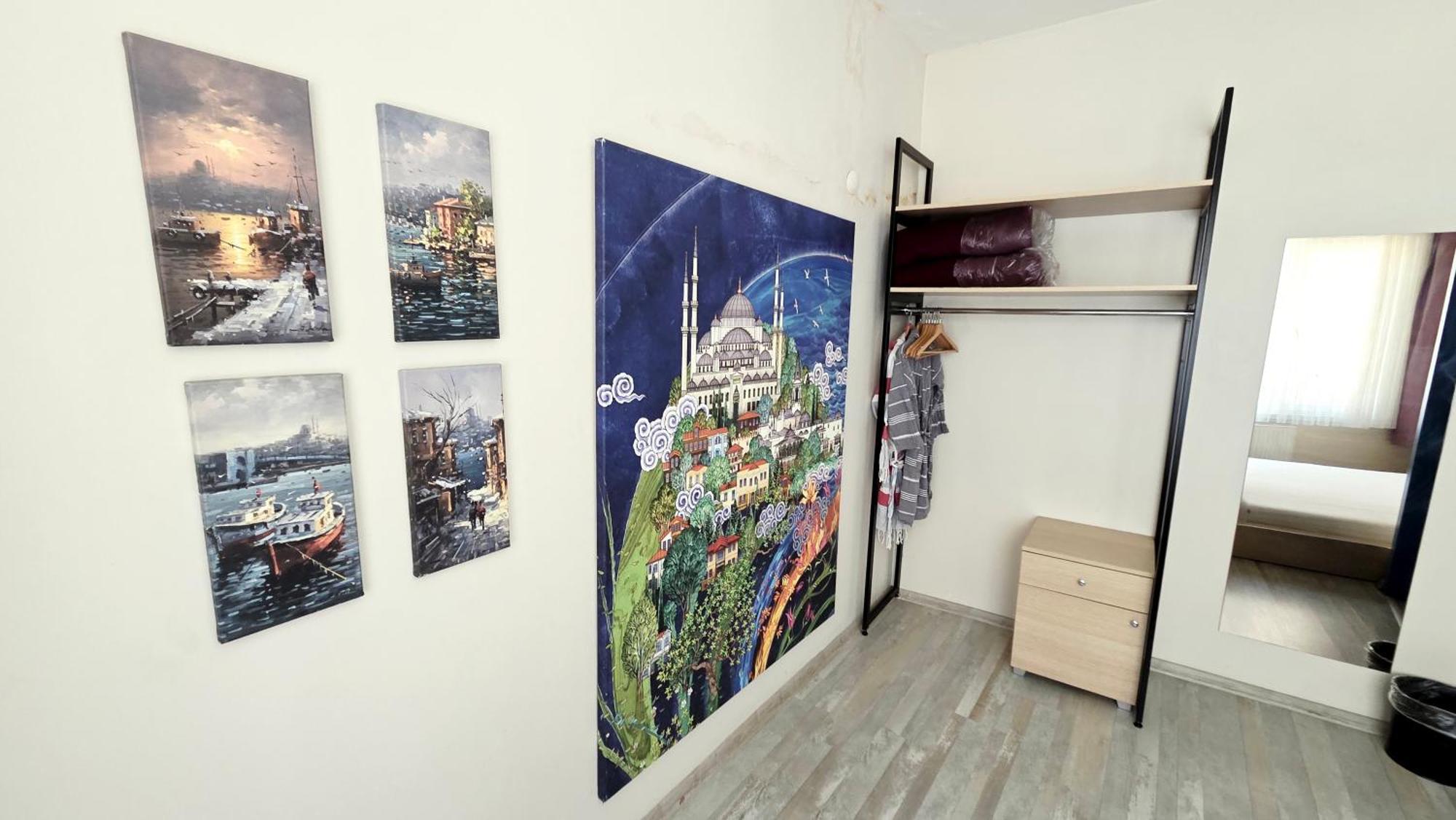 Social House Готель